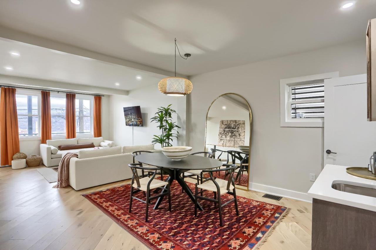 Urban Oasis Retreat With Luxury Design, Hot Tub, Fire Pit, Breathtaking Downtown & River Views * Pittsburgh