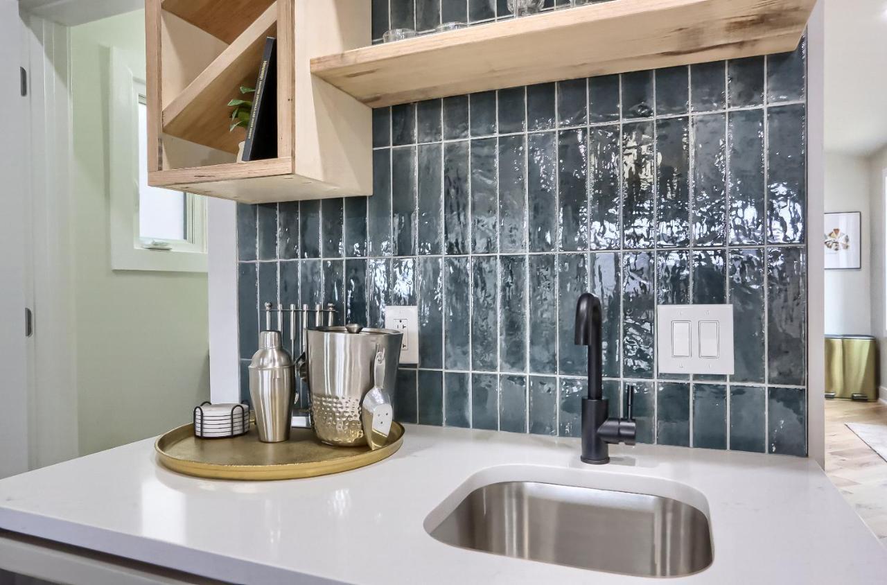 Urban Oasis Retreat With Luxury Design, Hot Tub, Fire Pit, Breathtaking Downtown & River Views Holiday home Pittsburgh