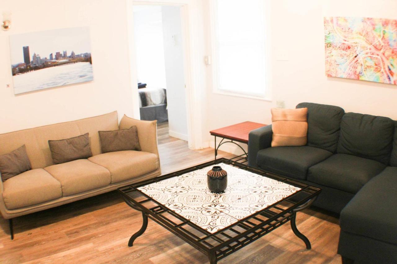 2br - Parking - 5 Min To North Shore!