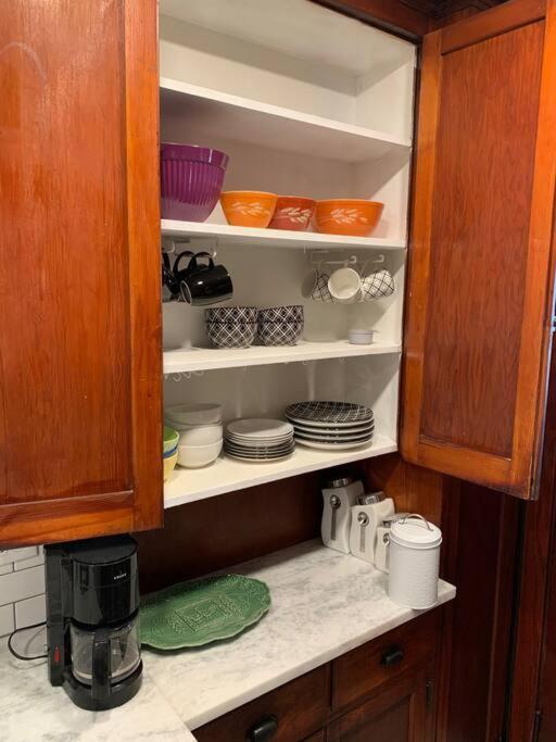 Holiday home Craftsmen Charmer With Easy & Airport Access *