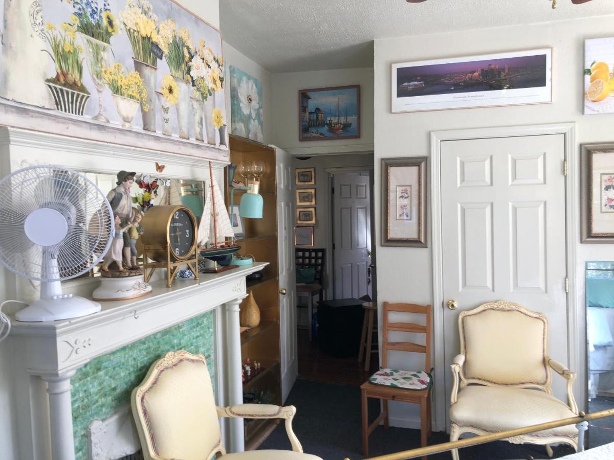 Highland Park Apartment *