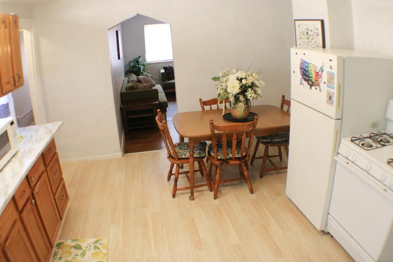3 Bedroom Southside Pad - Sleeps 8 - Amazing Location *