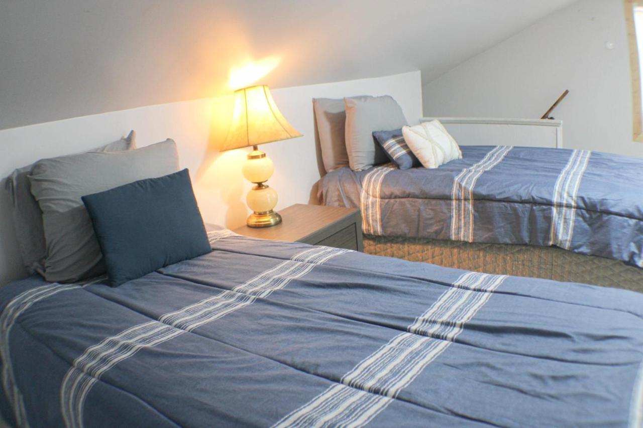 Apartment 3 Bedroom Southside Pad - Sleeps 8 - Amazing Location Pittsburgh