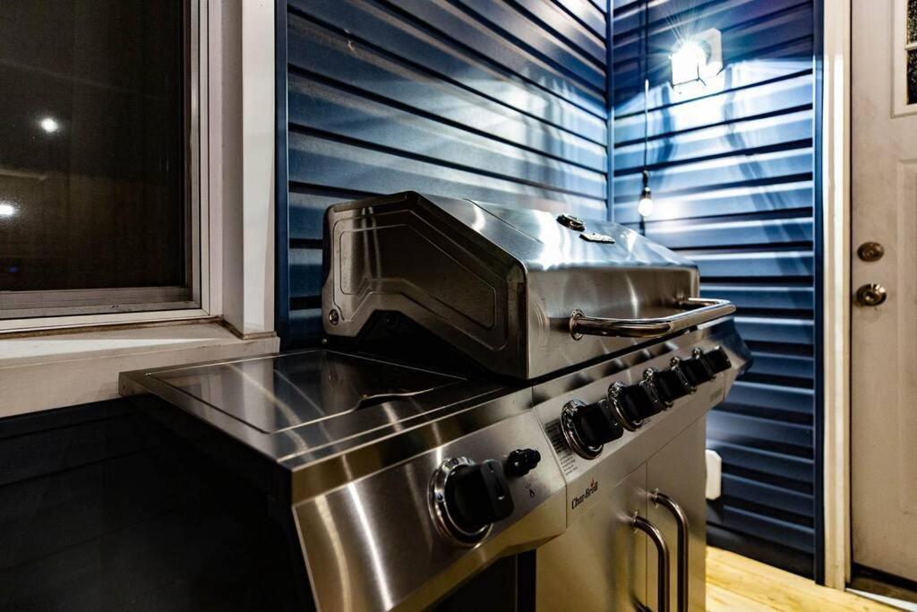 2 King Beds - Free Parking - Bbq - Arcade - Patio Ferienhaus