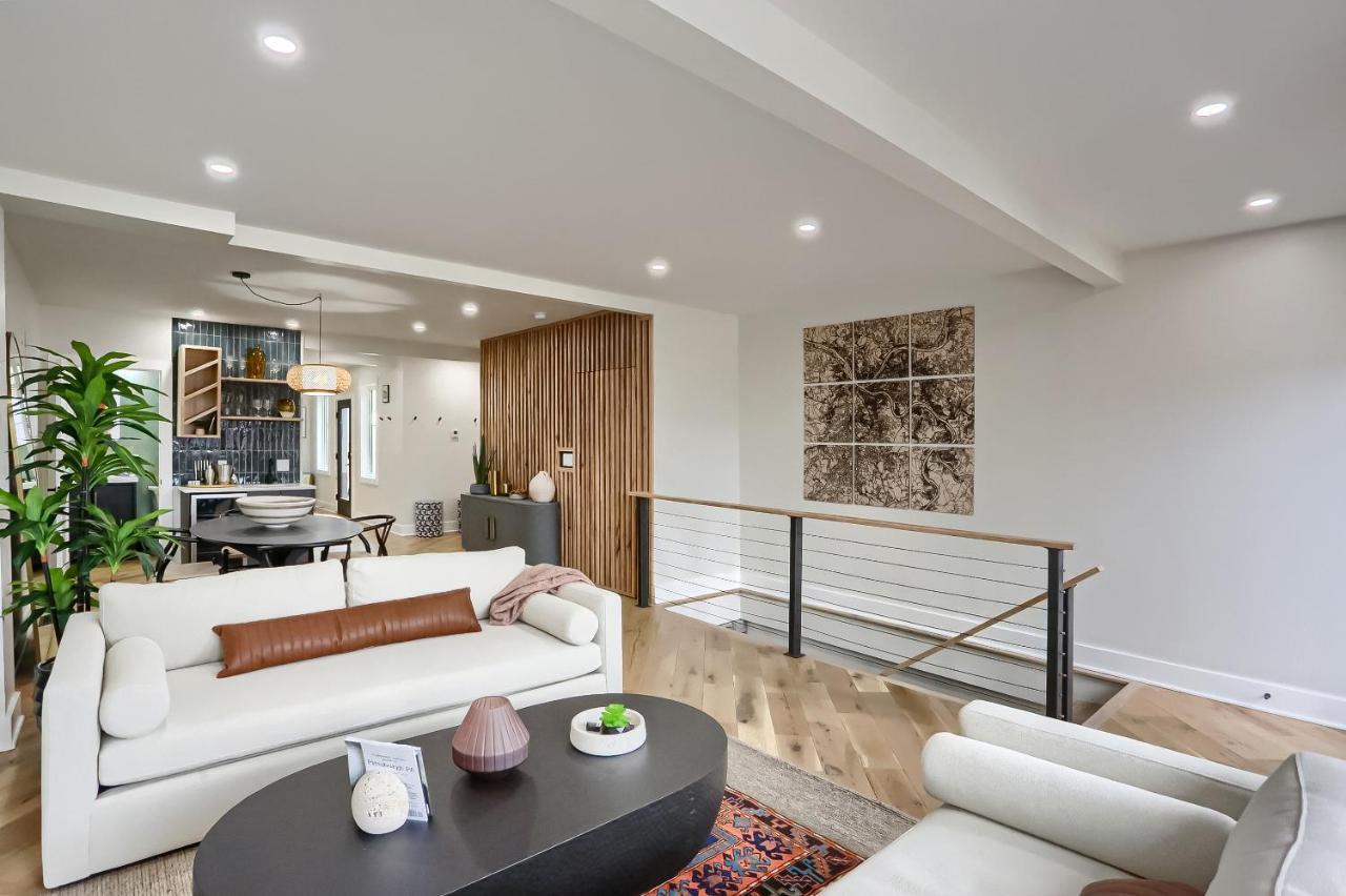 Holiday home Urban Oasis Retreat With Luxury Design, Hot Tub, Fire Pit, Breathtaking Downtown & River Views