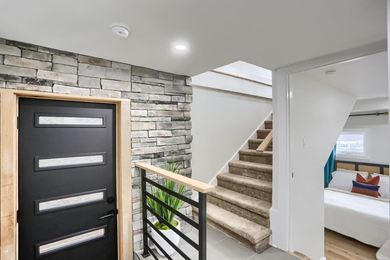 Urban Oasis Retreat With Luxury Design, Hot Tub, Fire Pit, Breathtaking Downtown & River Views Pittsburgh