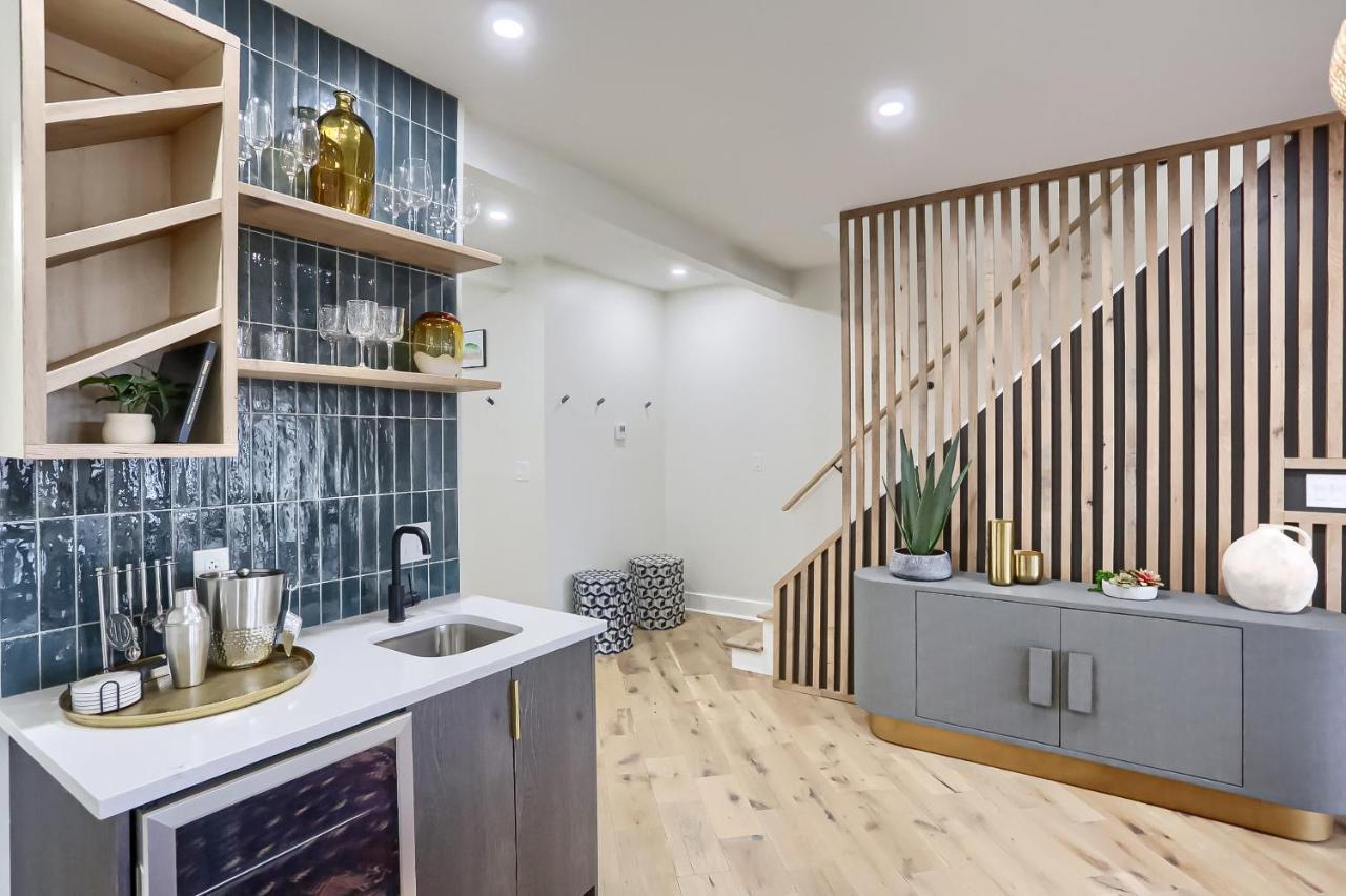 Urban Oasis Retreat With Luxury Design, Hot Tub, Fire Pit, Breathtaking Downtown & River Views