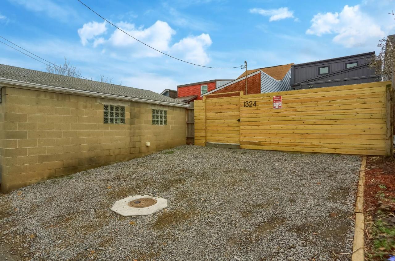 Urban Oasis Retreat With Luxury Design, Hot Tub, Fire Pit, Breathtaking Downtown & River Views *