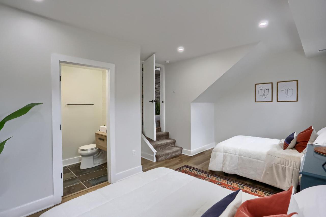 Urban Oasis Retreat With Luxury Design, Hot Tub, Fire Pit, Breathtaking Downtown & River Views