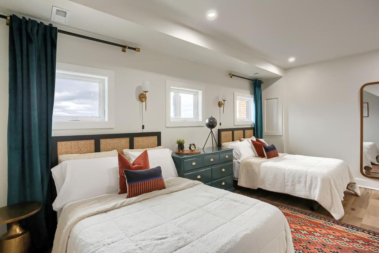 Holiday home Urban Oasis Retreat With Luxury Design, Hot Tub, Fire Pit, Breathtaking Downtown & River Views *