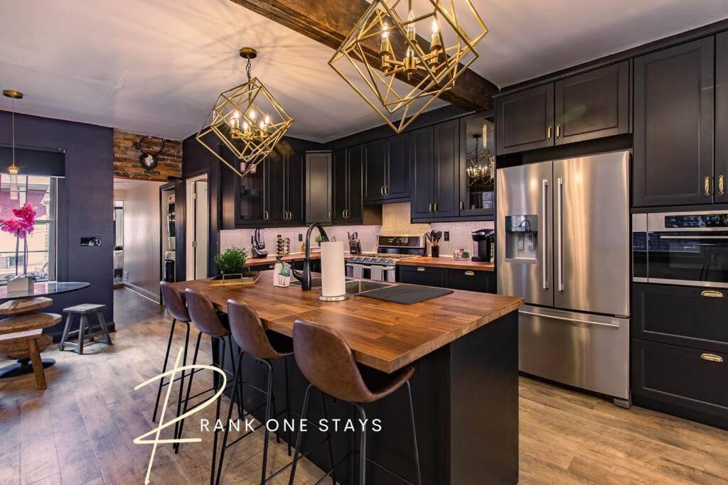 King Bed / Free Parking / Bbq / Fire Pit / Arcade Holiday home Pittsburgh