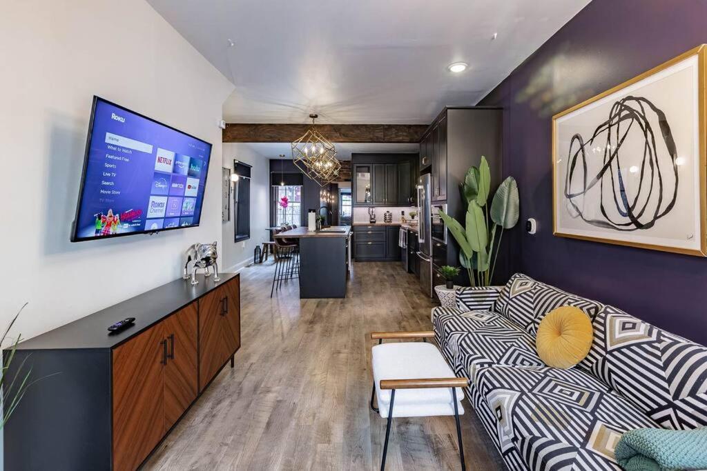 King Bed / Free Parking / Bbq / Fire Pit / Arcade *