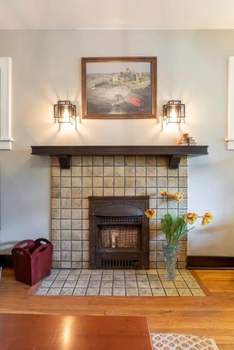 Craftsmen Charmer With Easy & Airport Access Holiday home