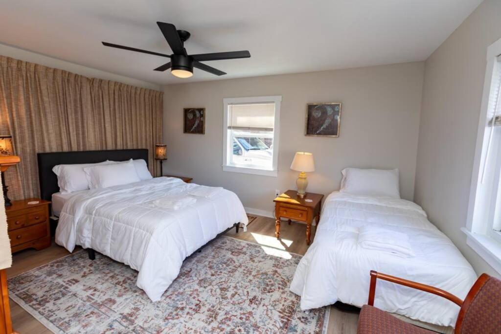 Holiday home Updated & Comfy With Parking Easy Access Pittsburgh