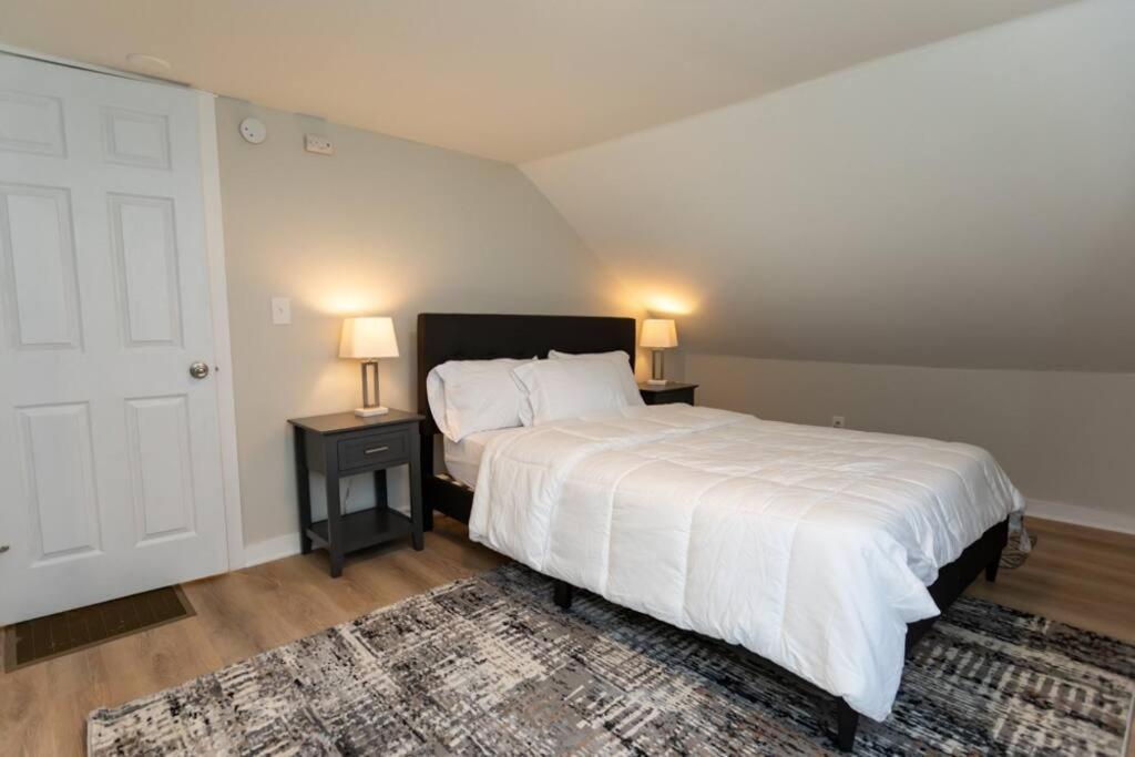 Updated & Comfy With Parking Easy Access Pittsburgh