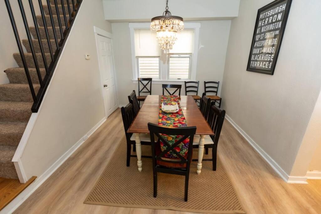 Updated & Comfy With Parking Easy Access *