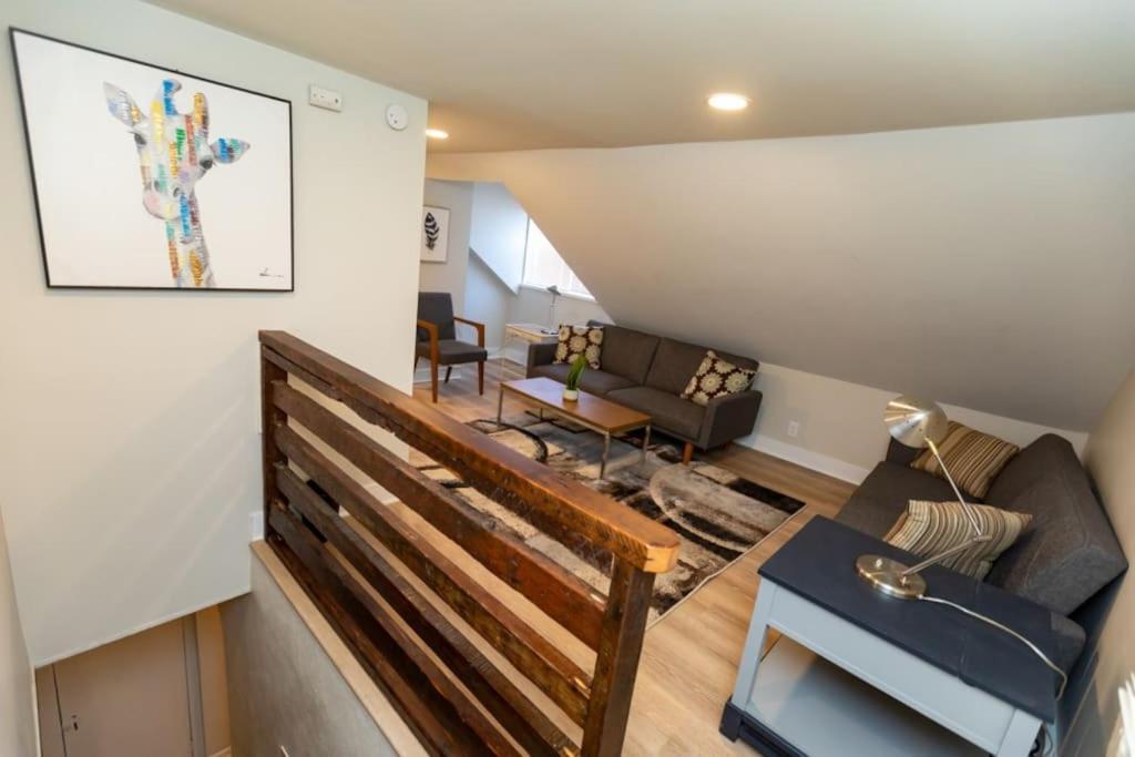 Updated & Comfy With Parking Easy Access Holiday home