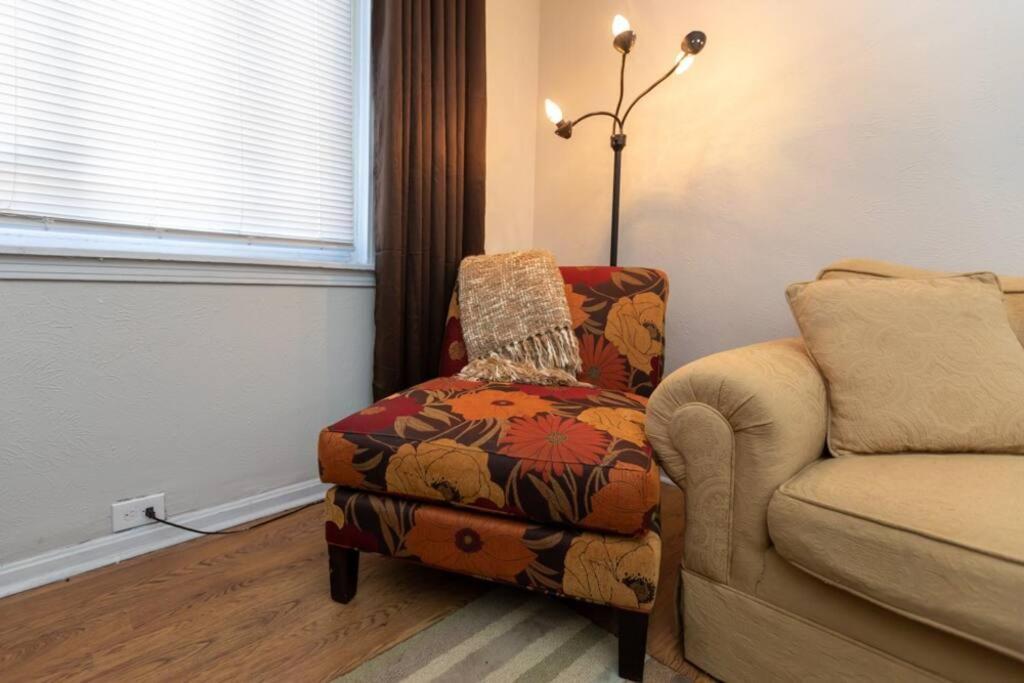 Updated & Comfy With Parking Easy Access Holiday home *