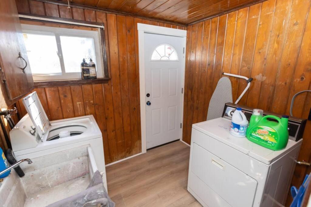 Holiday home Updated & Comfy With Parking Easy Access
