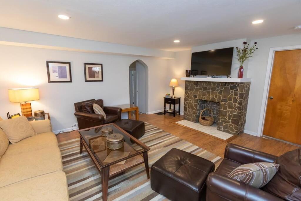 Updated & Comfy With Parking Easy Access *