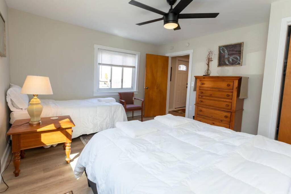 Holiday home Updated & Comfy With Parking Easy Access *