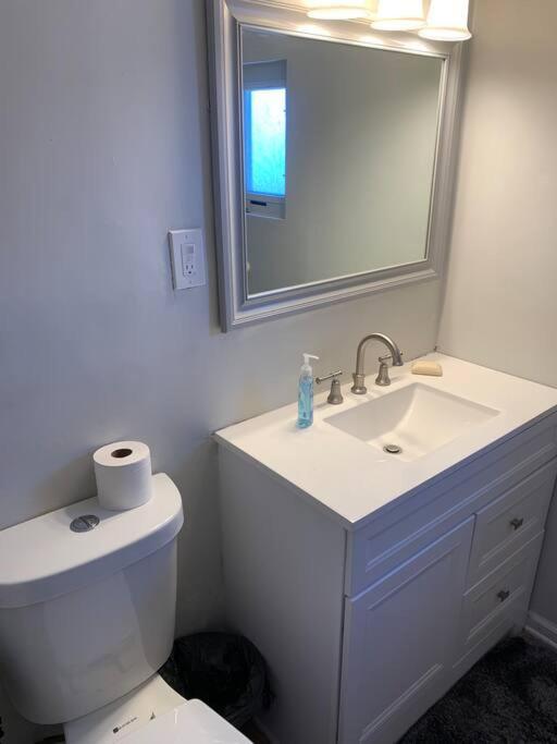 Holiday home Updated & Comfy With Parking Easy Access Pittsburgh