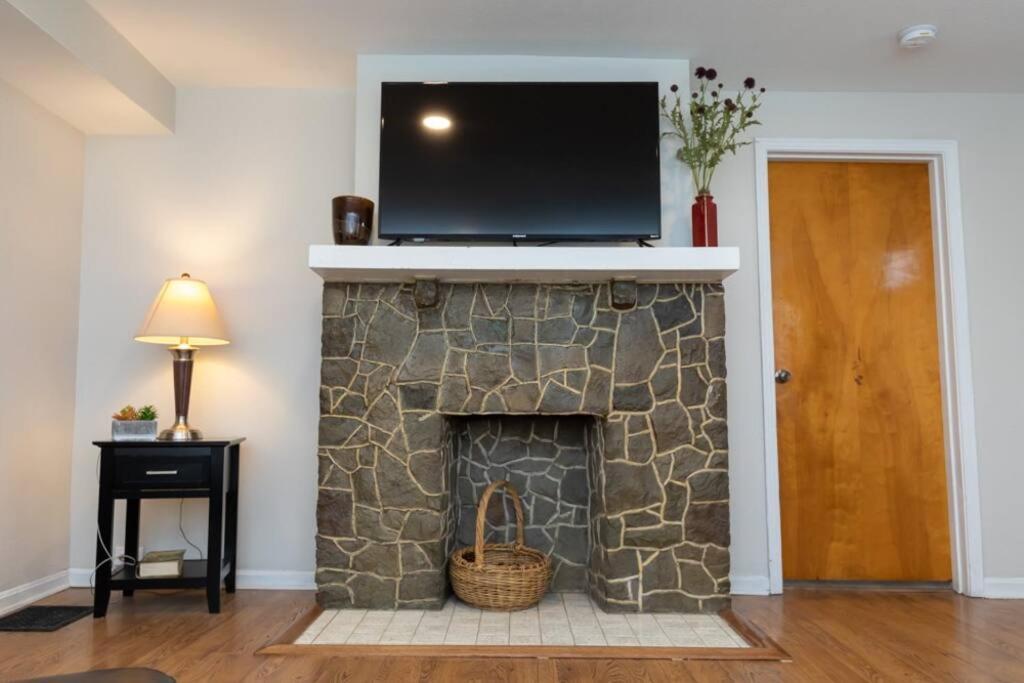 Updated & Comfy With Parking Easy Access *