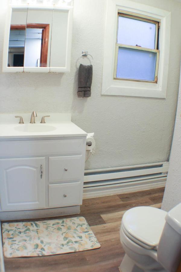 California Ave - 2 Bedroom - Away From Home!