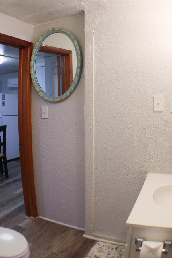 California Ave - 2 Bedroom - Away From Home! *