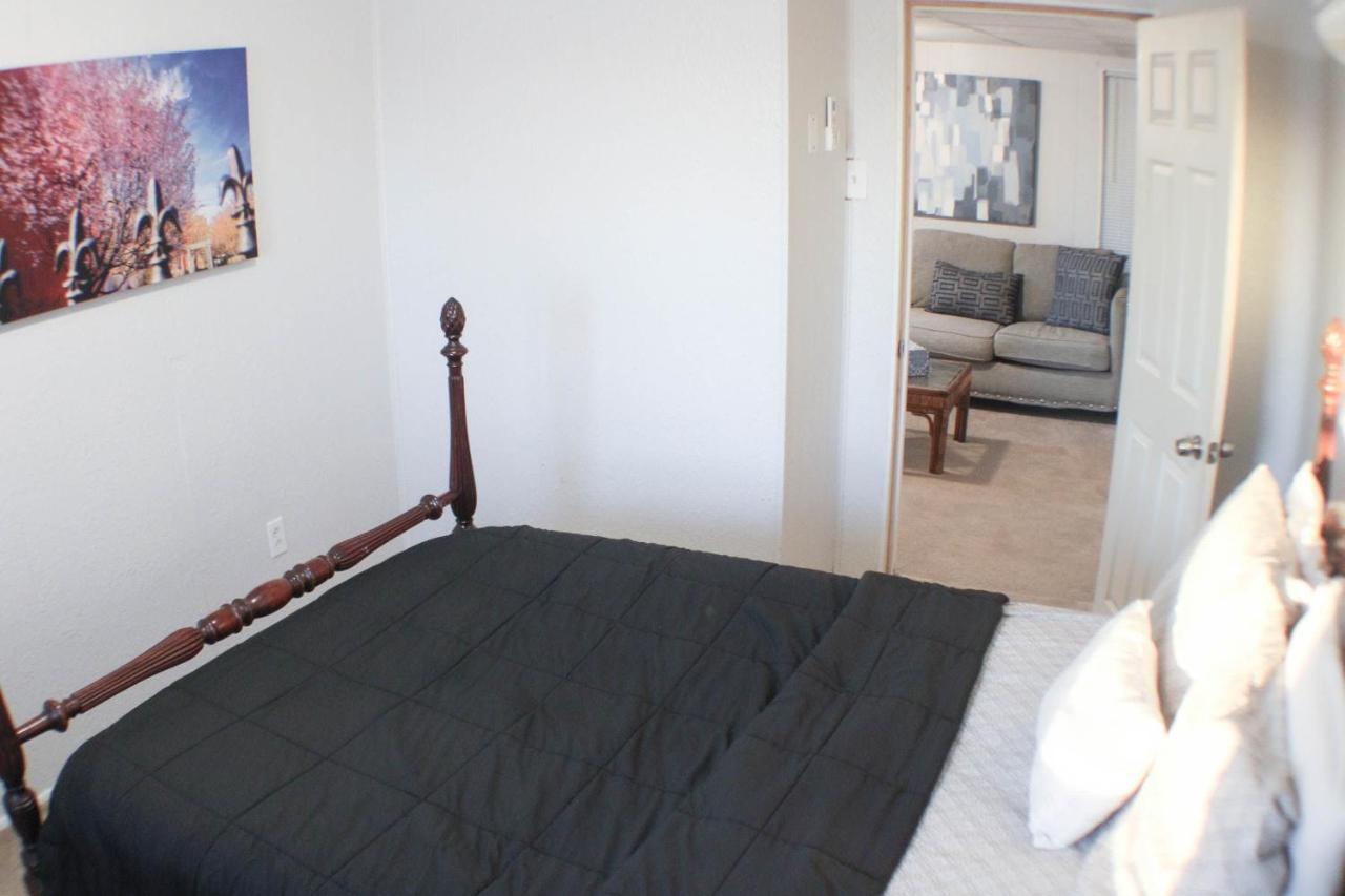 California Ave - 2 Bedroom - Away From Home! * Pittsburgh