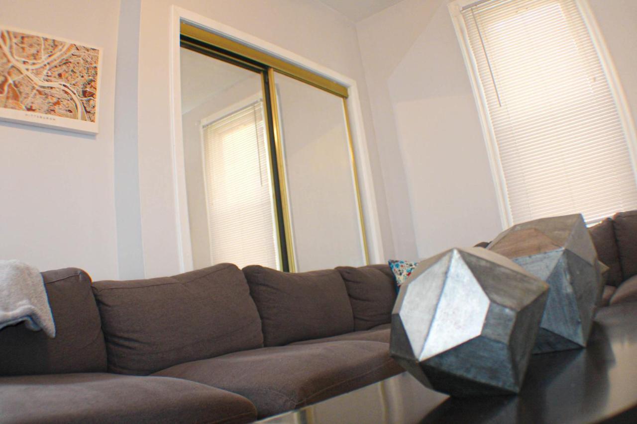 Apartment 2 Bedroom - Off Street Parking - Amazing View Nearby Pittsburgh