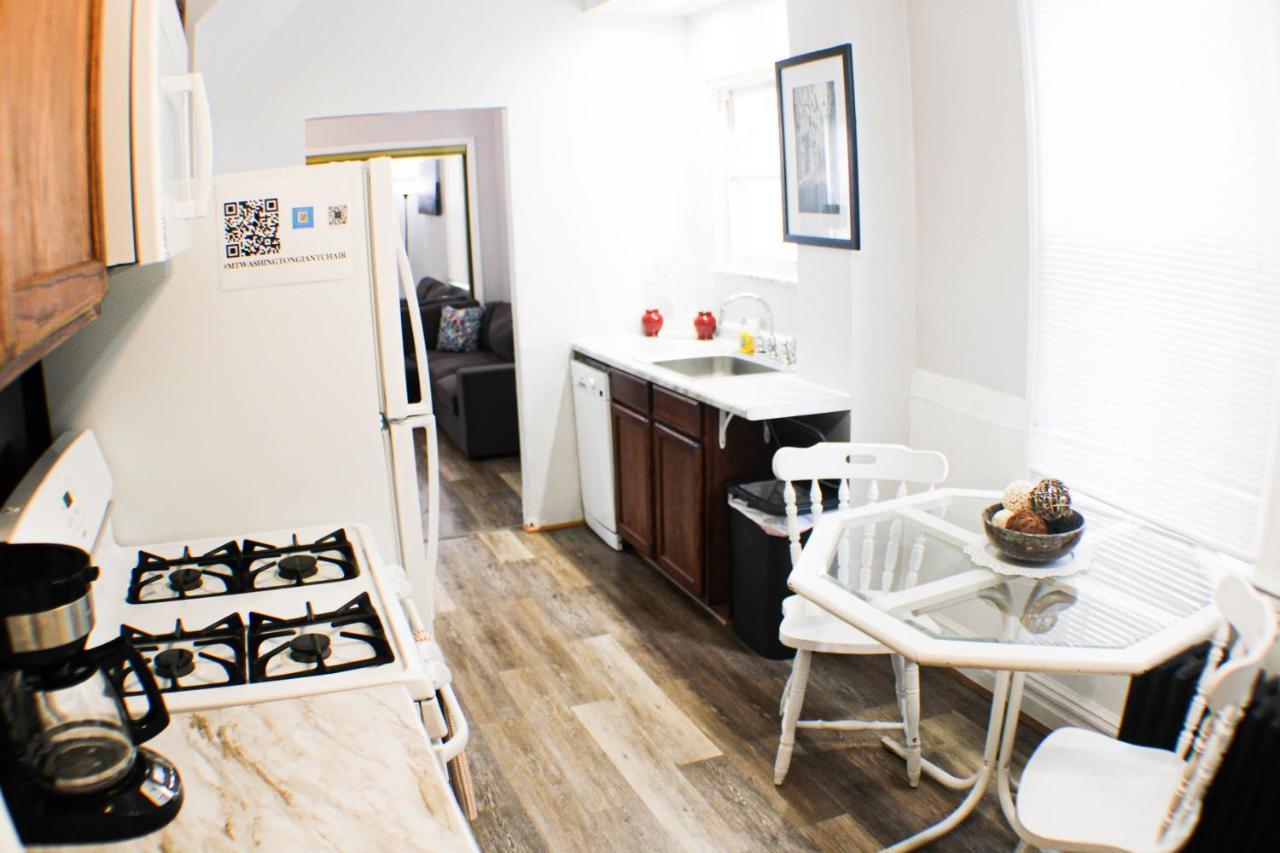 2 Bedroom - Off Street Parking - Amazing View Nearby Apartment Pittsburgh
