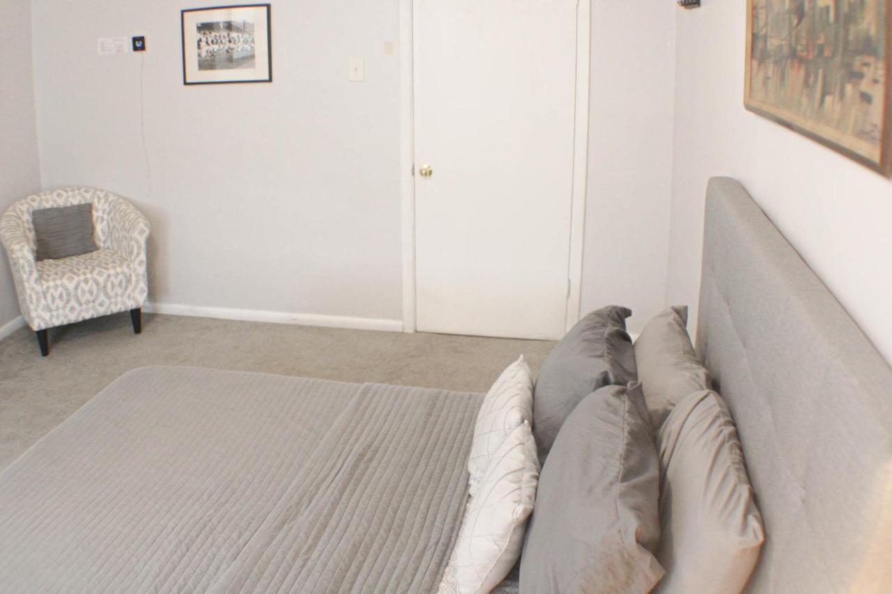 Apartment 2 Bedroom - Off Street Parking - Amazing View Nearby Pittsburgh