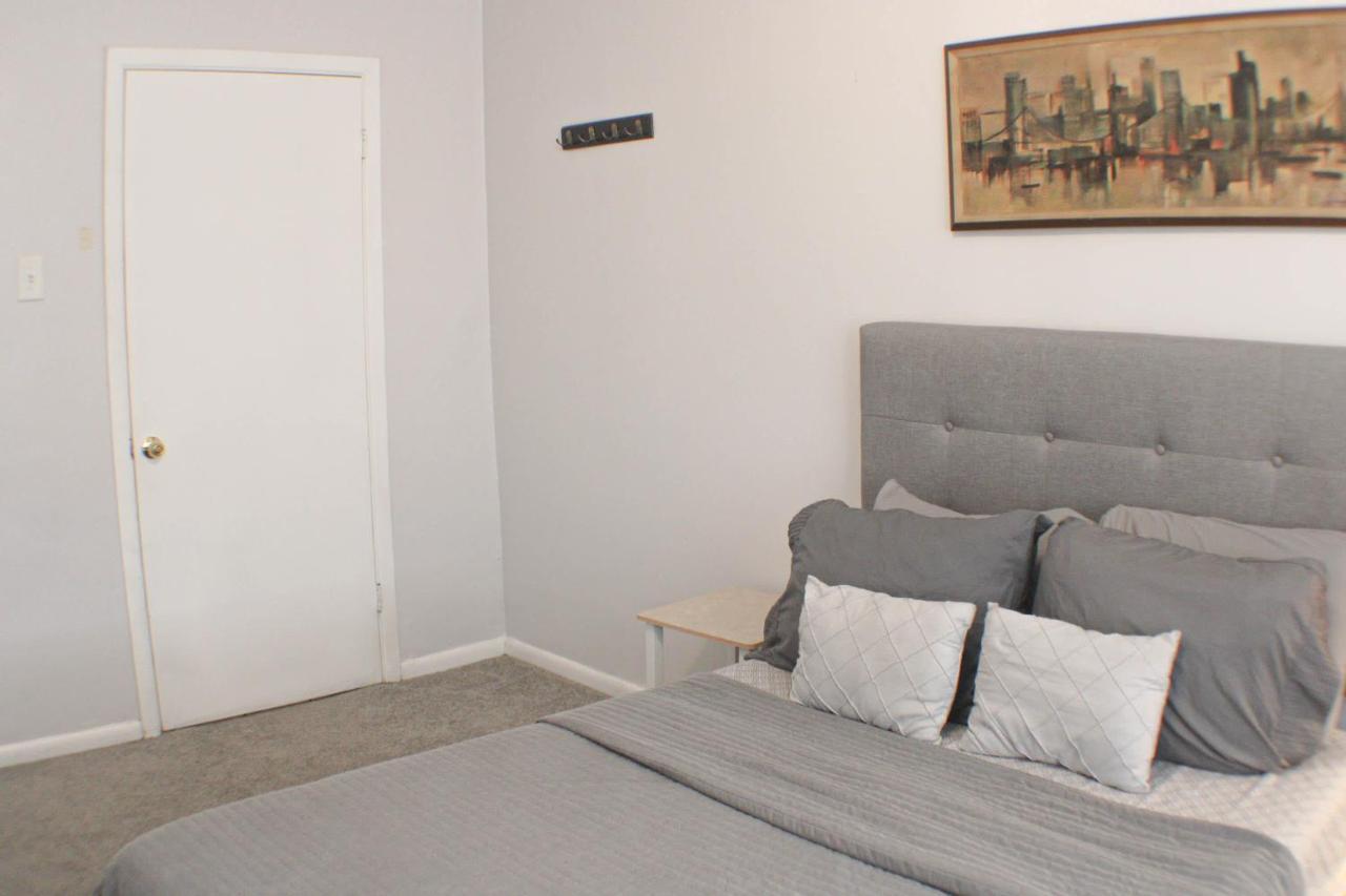 2 Bedroom - Off Street Parking - Amazing View Nearby Pittsburgh
