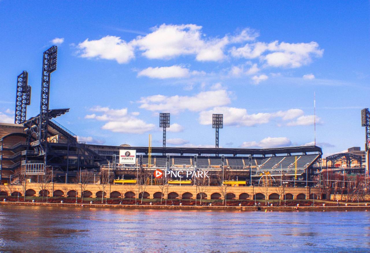 2 Bedroom - Off Street Parking - Amazing View Nearby Pittsburgh