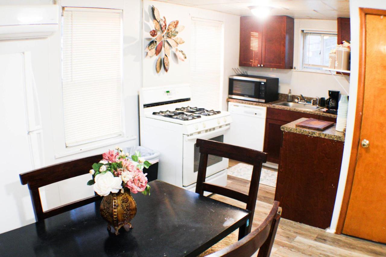 Apartment California Ave - 2 Bedroom - Away From Home! *