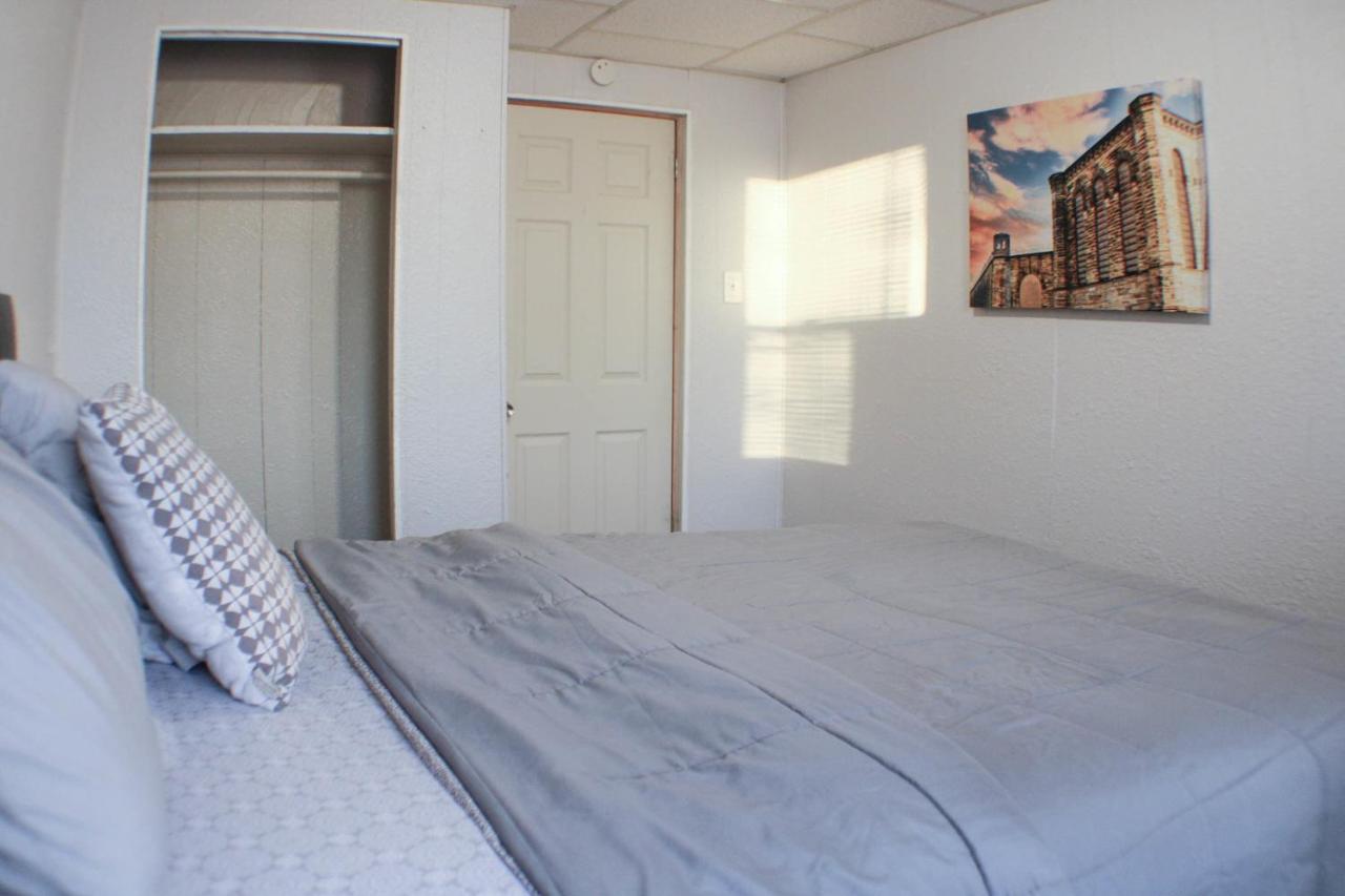 California Ave - 2 Bedroom - Away From Home! Apartment