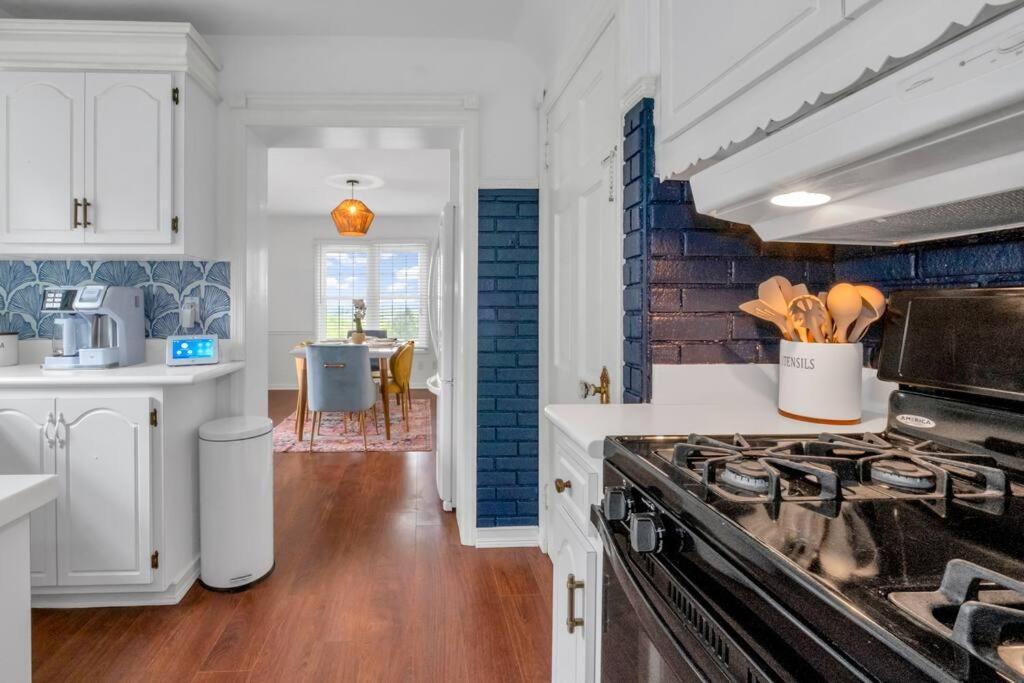 Casa de férias Brand New, Renovated Urban Oasis With Plenty Of Parking Pittsburgh