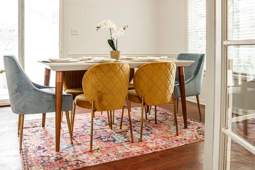 Brand New, Renovated Urban Oasis With Plenty Of Parking Casa de férias