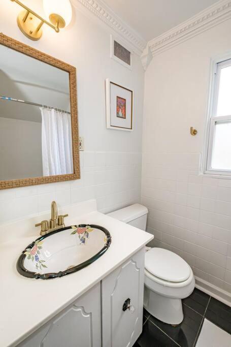 Brand New, Renovated Urban Oasis With Plenty Of Parking Casa de férias