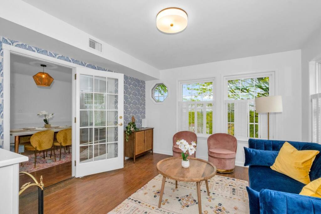 Casa de férias Brand New, Renovated Urban Oasis With Plenty Of Parking Pittsburgh