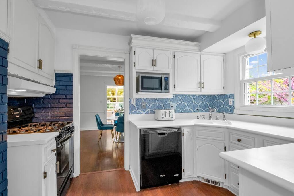 Casa de férias Brand New, Renovated Urban Oasis With Plenty Of Parking Pittsburgh