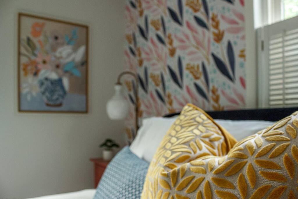 Brand New, Renovated Urban Oasis With Plenty Of Parking Pittsburgh