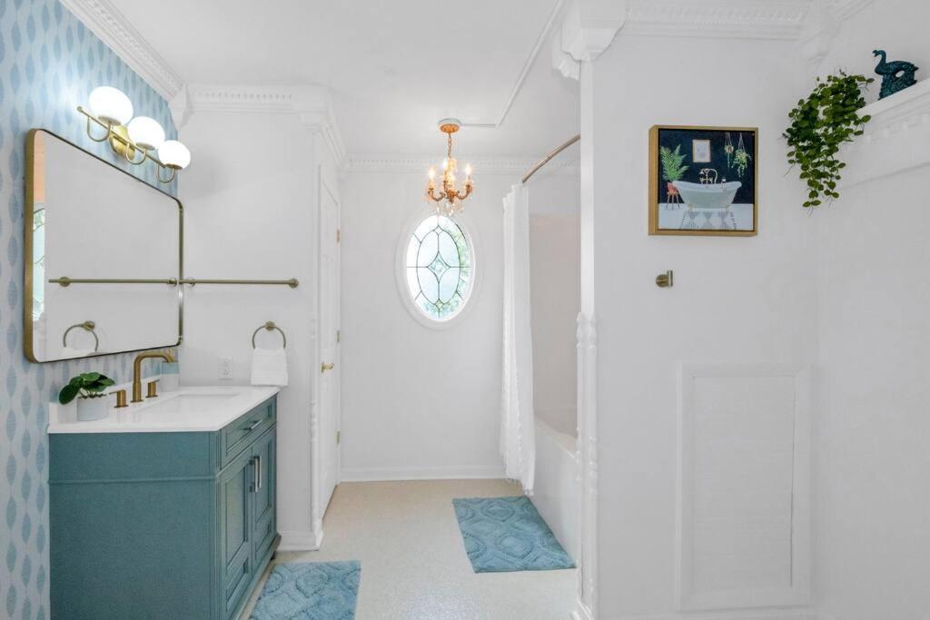 Brand New, Renovated Urban Oasis With Plenty Of Parking