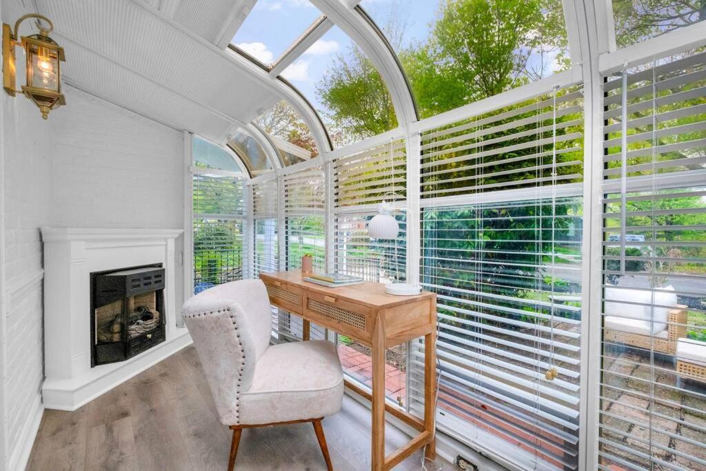 Brand New, Renovated Urban Oasis With Plenty Of Parking Pittsburgh