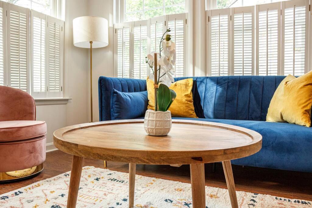 Casa de férias Brand New, Renovated Urban Oasis With Plenty Of Parking Pittsburgh