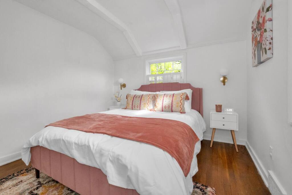 Brand New, Renovated Urban Oasis With Plenty Of Parking Casa de férias