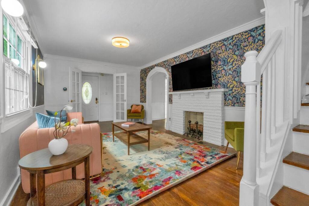 Casa de férias Brand New, Renovated Urban Oasis With Plenty Of Parking Pittsburgh