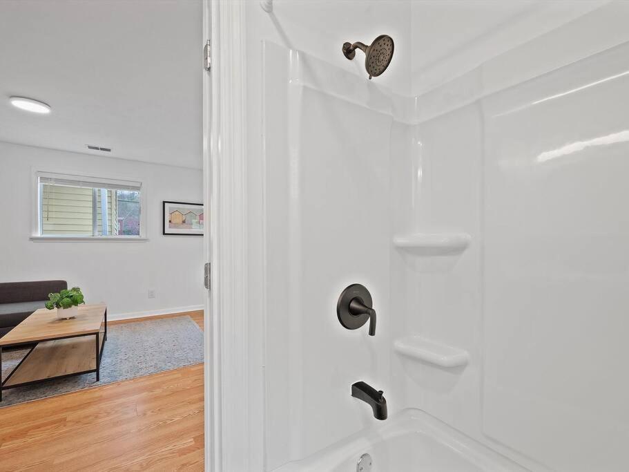 Bright, Quiet And Modern 1bdr In Millvale, Lawrenceville Pittsburgh