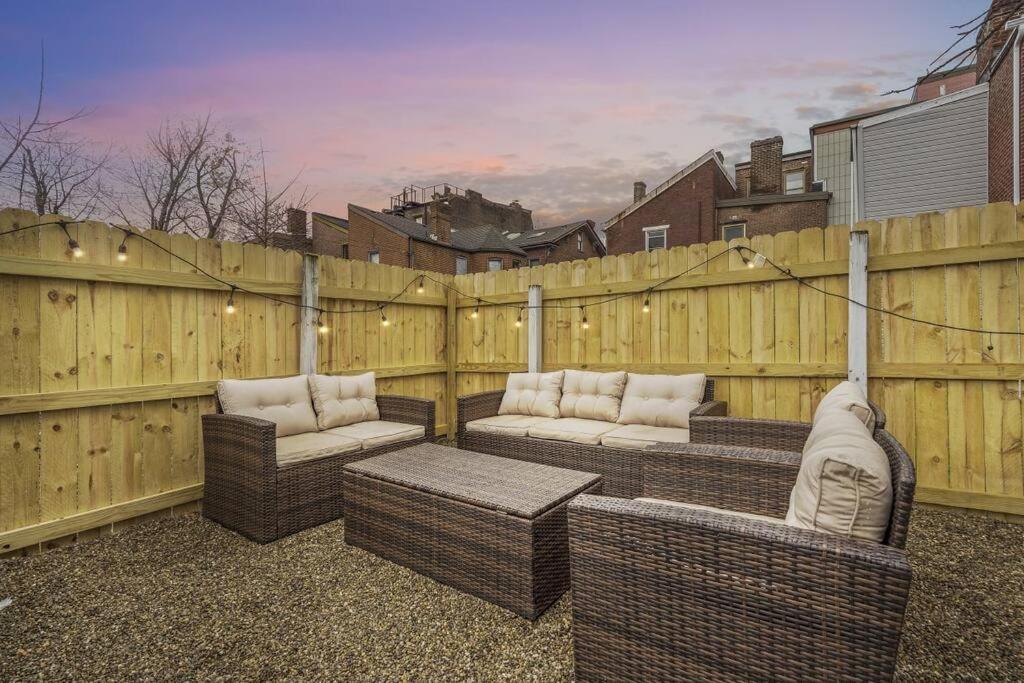 New! High-end Manchester W/ A Hot Tub * Pittsburgh